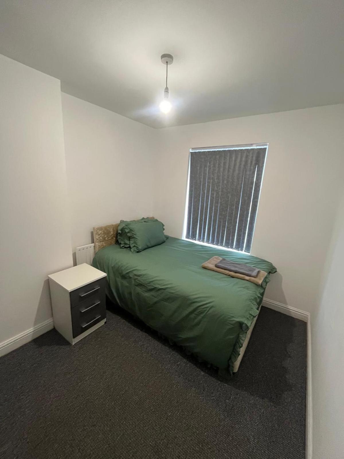 2 Bedroom Flats Thorney Wood Apartment
